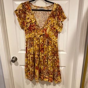 UO tiered ruffle mini dress. Elastic waist, cap sleeve. Size L.